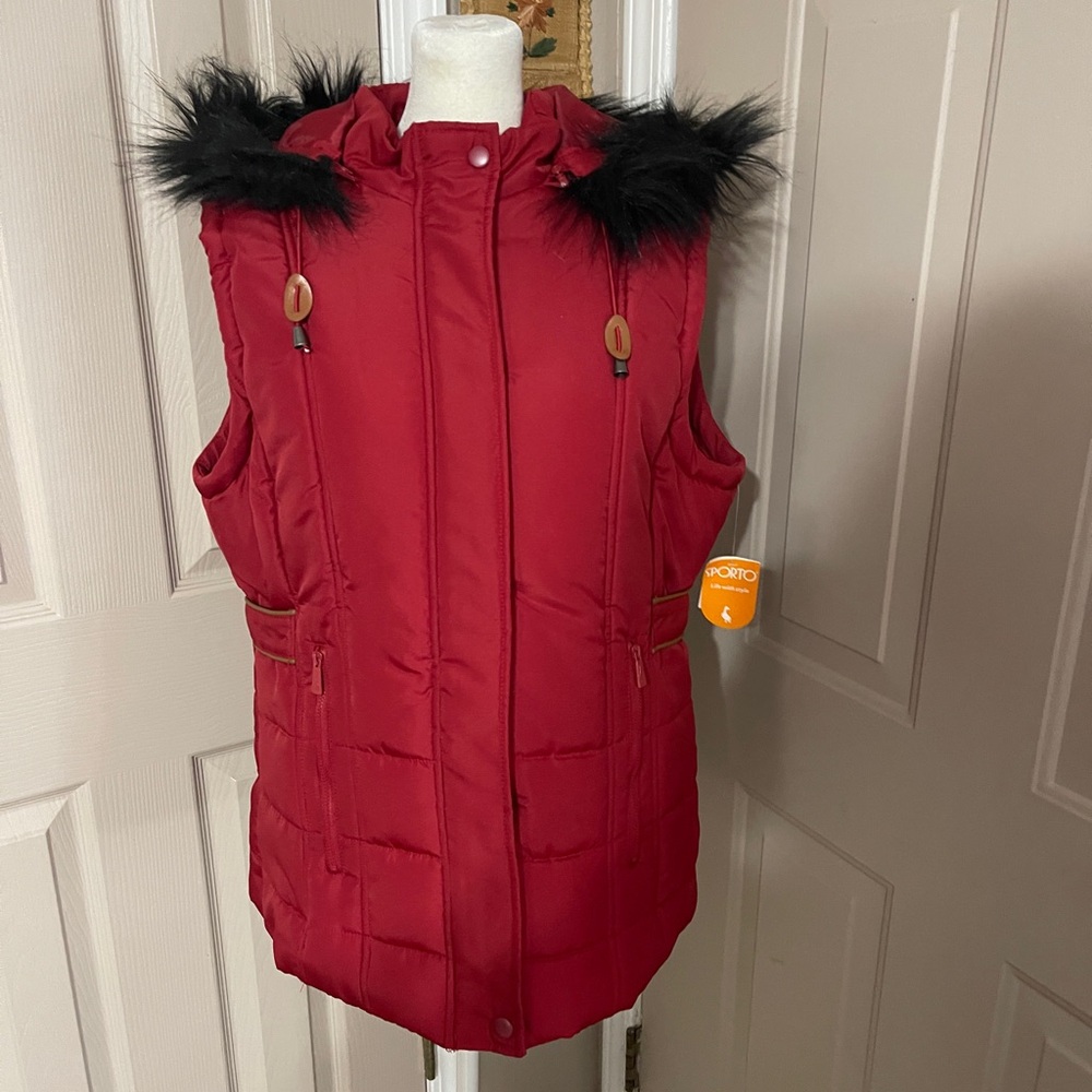 Sporto red puffer vest with black fur trimmed removable hood. NWT. Size L. - Picture 2 of 14
